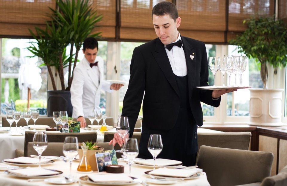 Bản mô tả công việc nhân viên phục vụ nhà hàng 2024