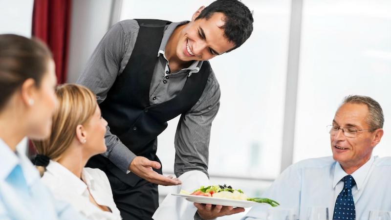 Phục vụ bàn là gì? Các kỹ năng của nhân viên phục vụ bàn